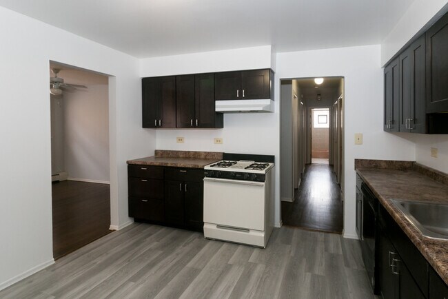Building Photo - 541-541 Hinman Ave