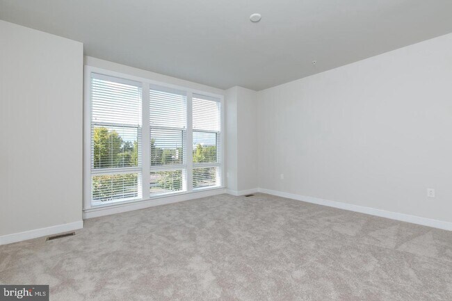 Building Photo - 13382 Arrowbrook Centre Dr