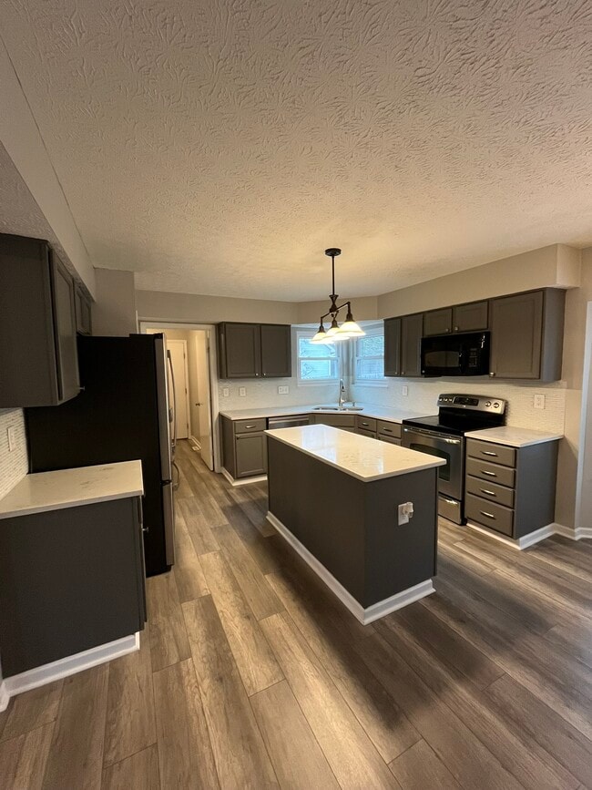 Foto del edificio - 208 Caswell Dr