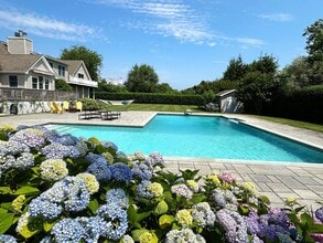 Building Photo - 1080 Lands End Rd