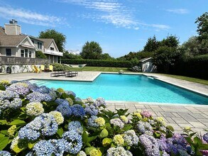 Building Photo - 1080 Lands End Rd