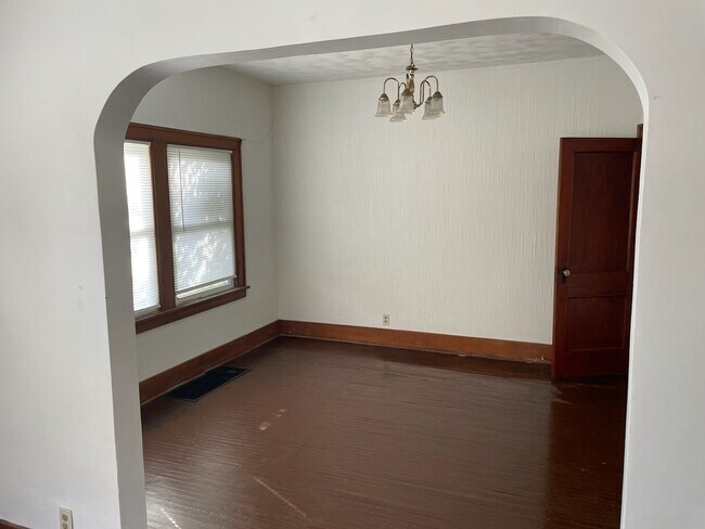 Building Photo - 2319 7th St