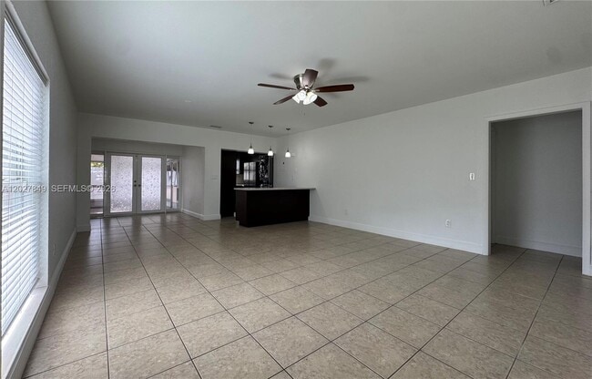Foto del edificio - 7420 Big Cypress Dr