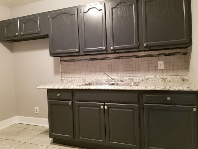 Building Photo - 3 br, 1.5 bath House - 7487 W Outer Dr