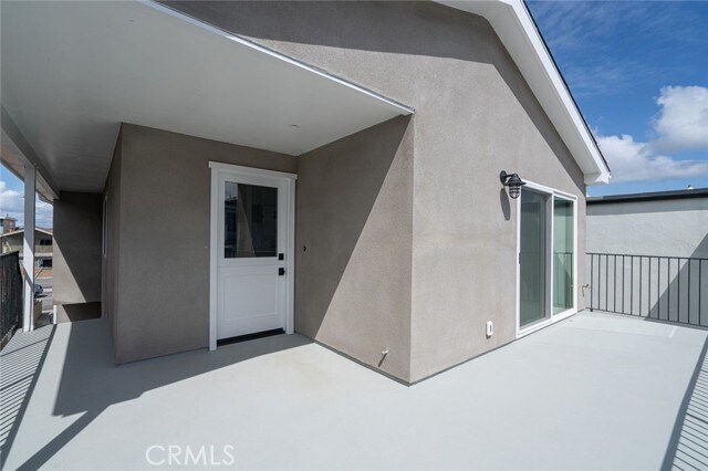 Building Photo - 905 W Balboa Blvd