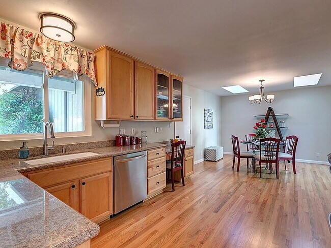 Foto del edificio - "Spacious 3-Bedroom Retreat with 2 Full Baths in Charming Pleasanton!"