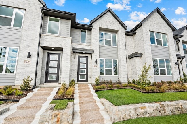 Building Photo - 9605 Dahlia Blvd