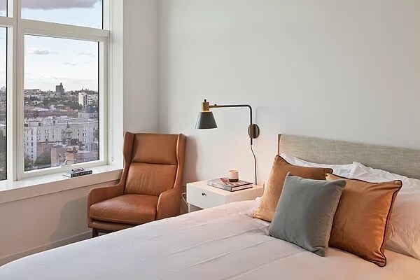 Foto principal - 123 Linden Blvd