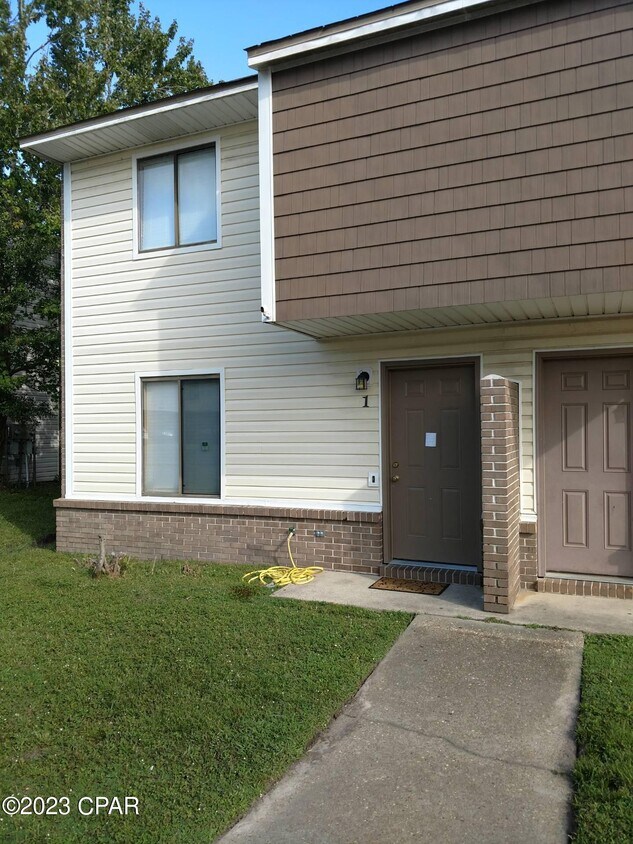 Foto principal - 1205 Stephen Dr