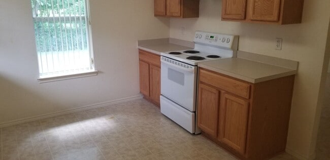 Building Photo - 2305 Upland Bend Dr