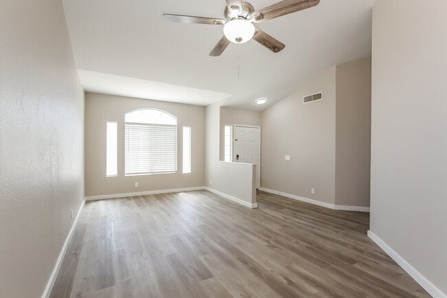 Foto del edificio - 5908 Cherry Falls Ct