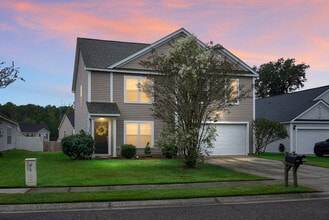 Building Photo - 124 Larkspur Dr