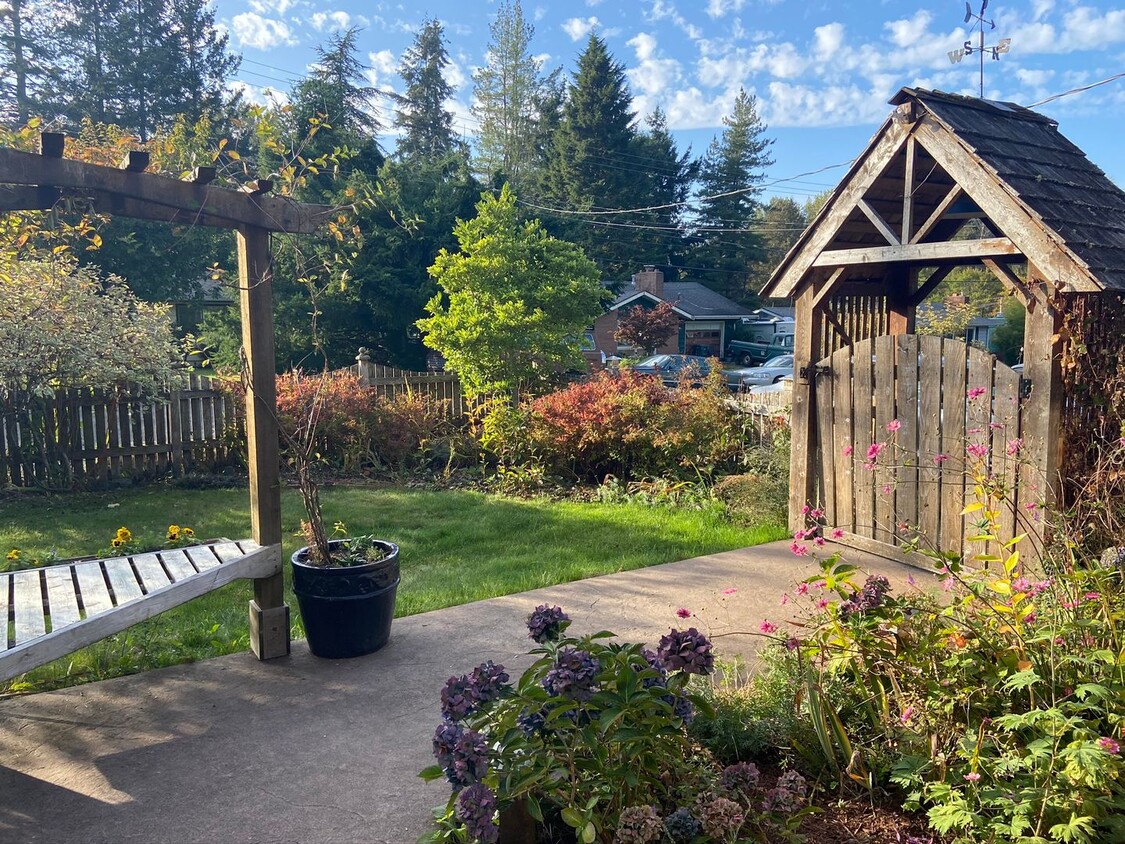 Primary Photo - Classic Updated Home Near Whatcom Falls!