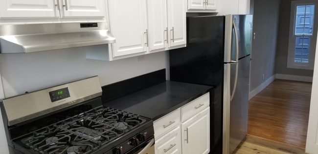 Kitchen - 9981 Robbins Dr