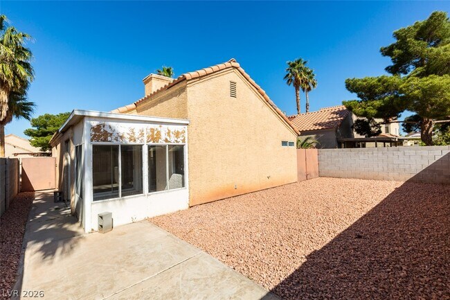 Foto del edificio - 582 Searchlight Dr