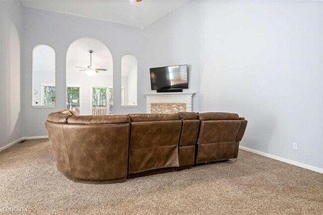 Foto del edificio - 3998 Tamarack Dr NW