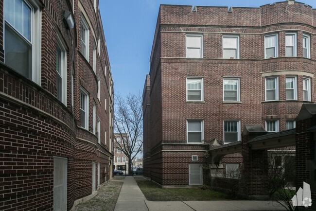 Building Photo - 5200 N Damen Ave