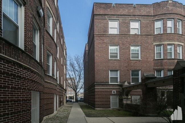 Building Photo - 5200 N Damen Ave
