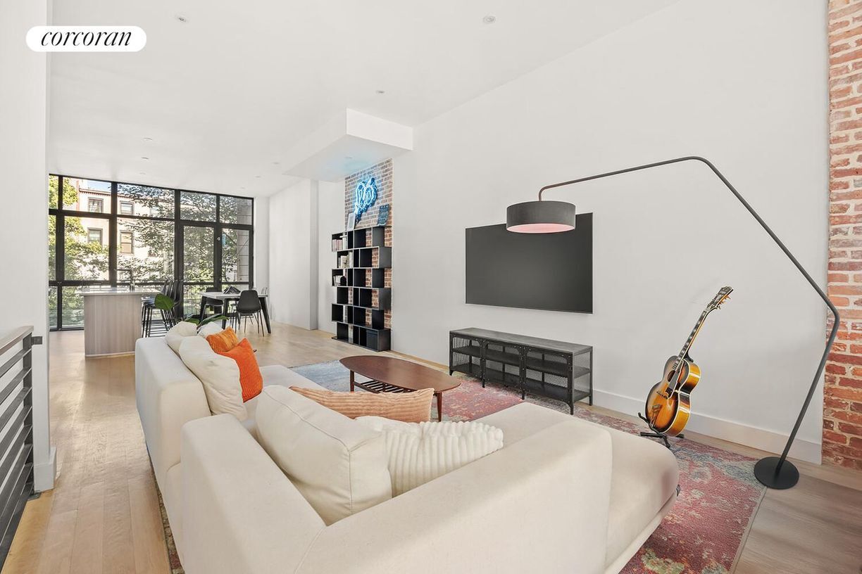Foto principal - 67 Jefferson Ave