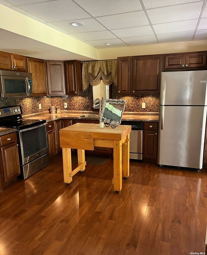 3 Dover Ct, Wading River, NY 11792 Room for Rent in Wading River, NY