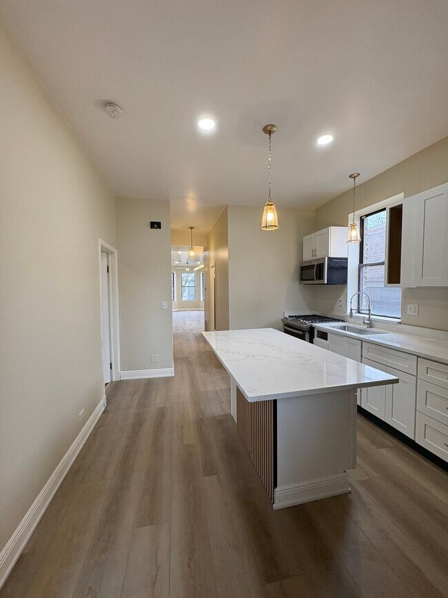 Foto del edificio - 1628 N Kimball Ave