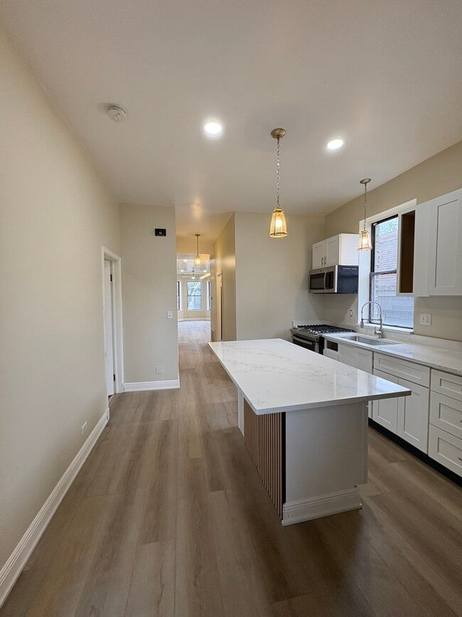 Building Photo - 1628 N Kimball Ave