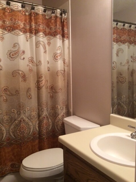 Foto del edificio - 3 bed / 2 bath / 2 car garage home Availab...