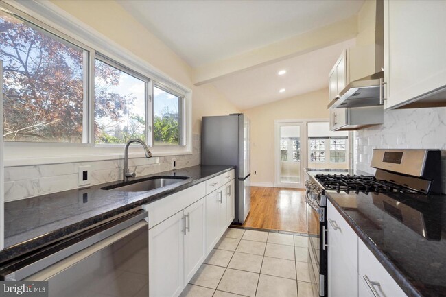 Foto del edificio - 1536 Clearview Ave