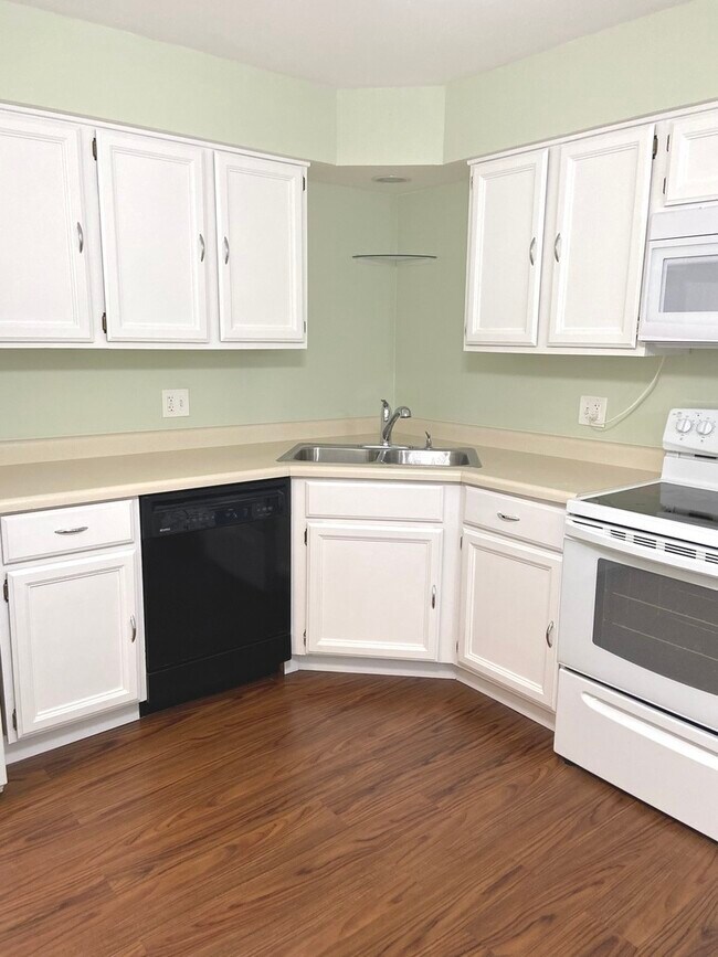 Building Photo - 1104 Castilian Ct