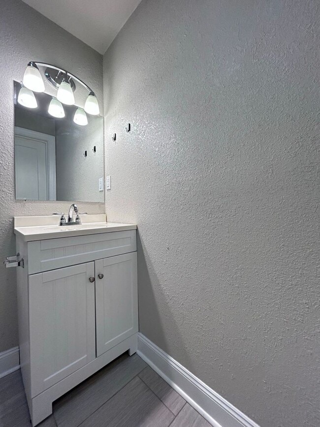 Building Photo - Stylish Ranch home with Expansive Yard in ...