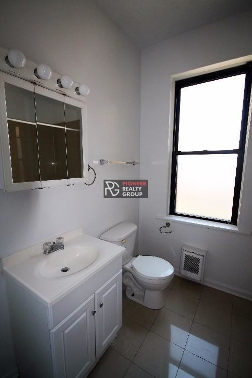 Building Photo - 0 bedroom in CHICAGO IL 60613