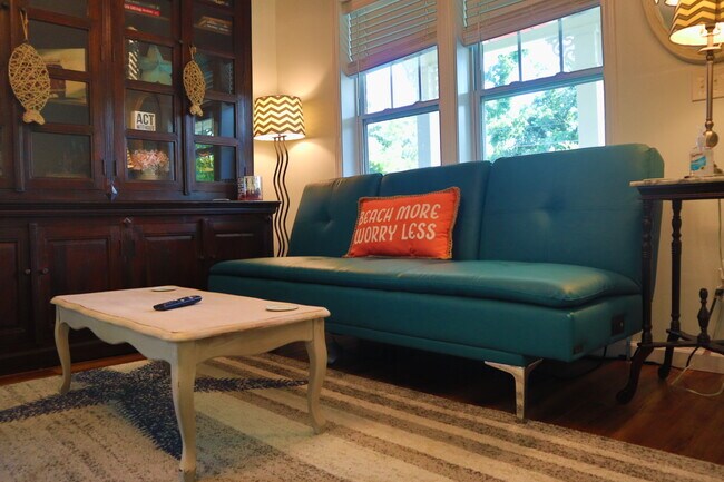 Building Photo - 615 Keller St