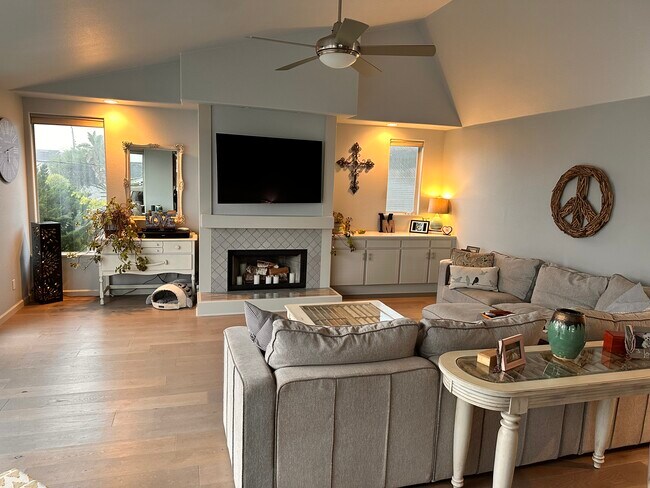 Foto del edificio - 2560 Juniper Ave