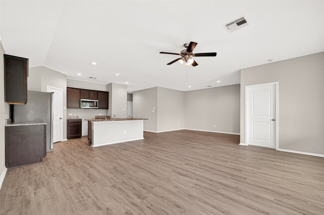 Building Photo - 20112 Leaf River Cir
