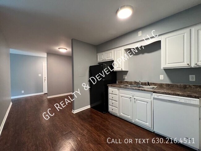 Building Photo - ***2 BDRM / STORAGE UNIT / W&D IN BUILDING...