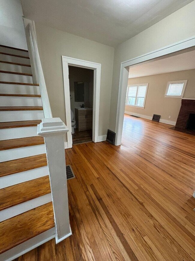 Foto del edificio - *Pending* Updated 3-Bedroom, 1.5-Bathroom Home – $1,375/Month | Accepting Section 8