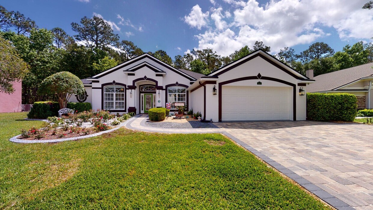 Foto principal - Spacious, 4 Bed / 2 Bath, FULLY-FENCED, ce...