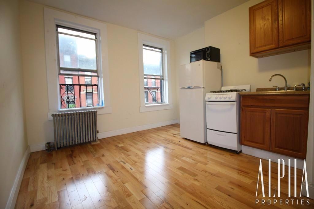 Primary Photo - 512 E 13th St