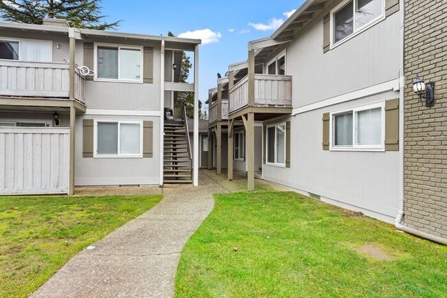 Foto del edificio - Cozy up in front of a fireplace in this beautiful 2bedroom!!!