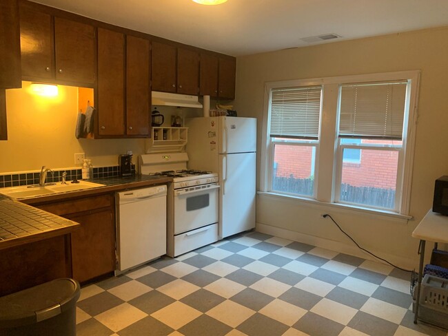 Building Photo - 4-Plex! A Great Place To Live in the Cultu...