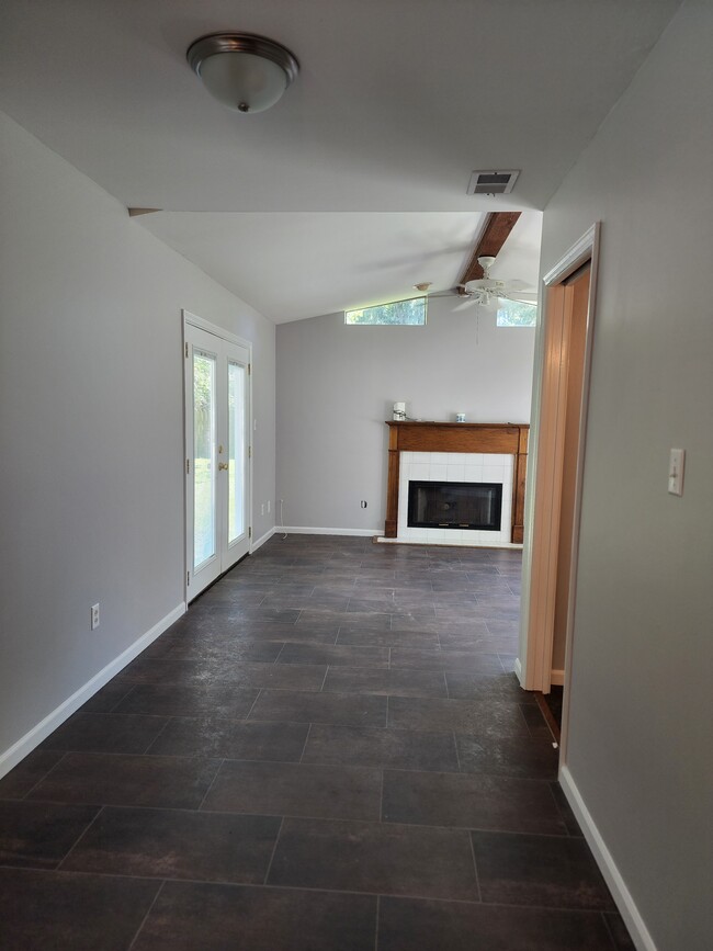 Building Photo - 503 Parkersburg Rd