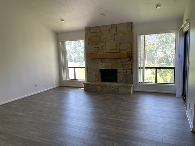 LIving room - 1679 Village Round Dr