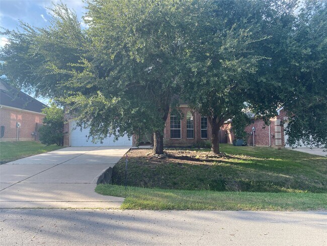 Foto del edificio - 9210 Hidden Lake E Dr