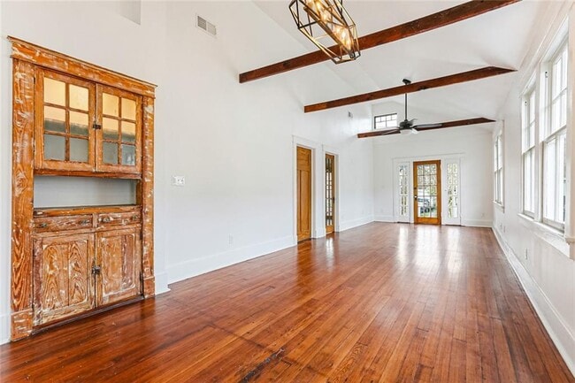 Área de comedor - 3033 Robert St