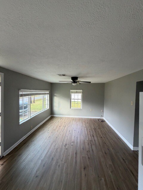 Building Photo - 570 Dewey Rd
