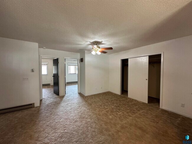 Foto del edificio - 504-506 N McKenzie St