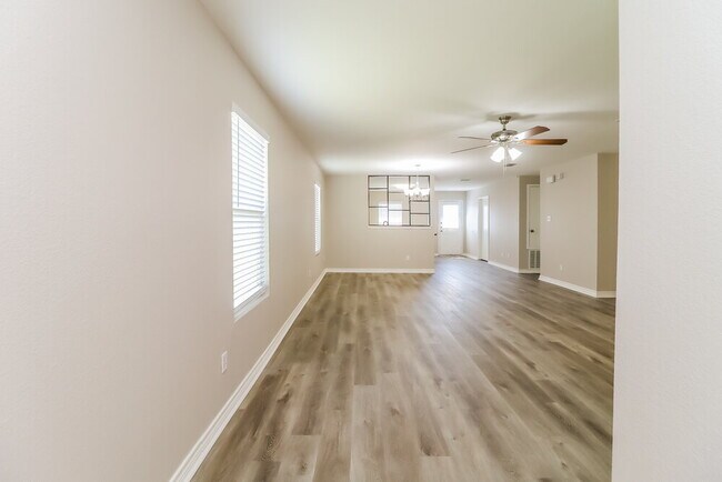 Building Photo - 806 Moss Glen Trail