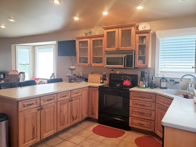 Foto del edificio - Fully Furnished Exquisite West-End Home! 650 Minimum Credit Score Required