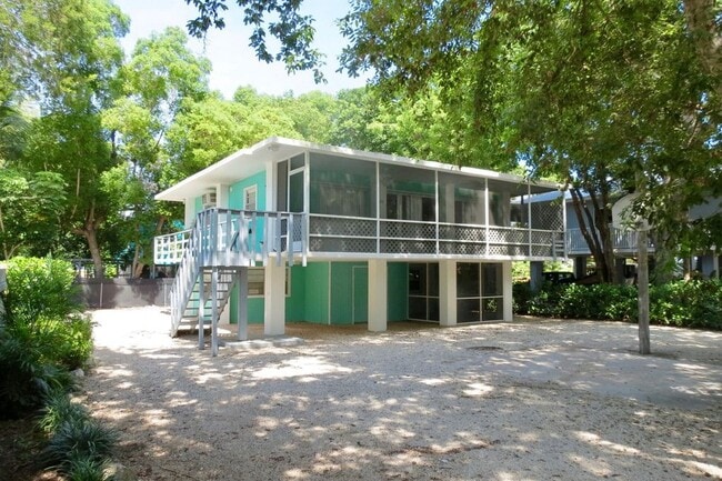Building Photo - 661 Colson Dr