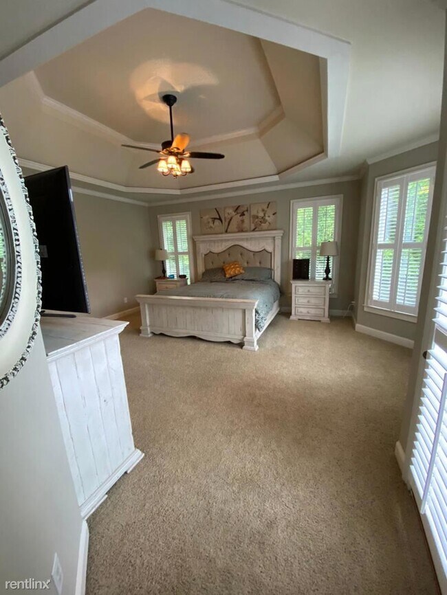 Building Photo - 6 br, 4.5 bath House - 4067 Andover Circle...